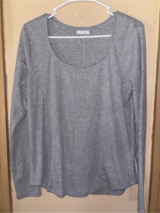 Maurices Tops - Maurices Heather Gray Long Sleeve Scoop Neck Top
